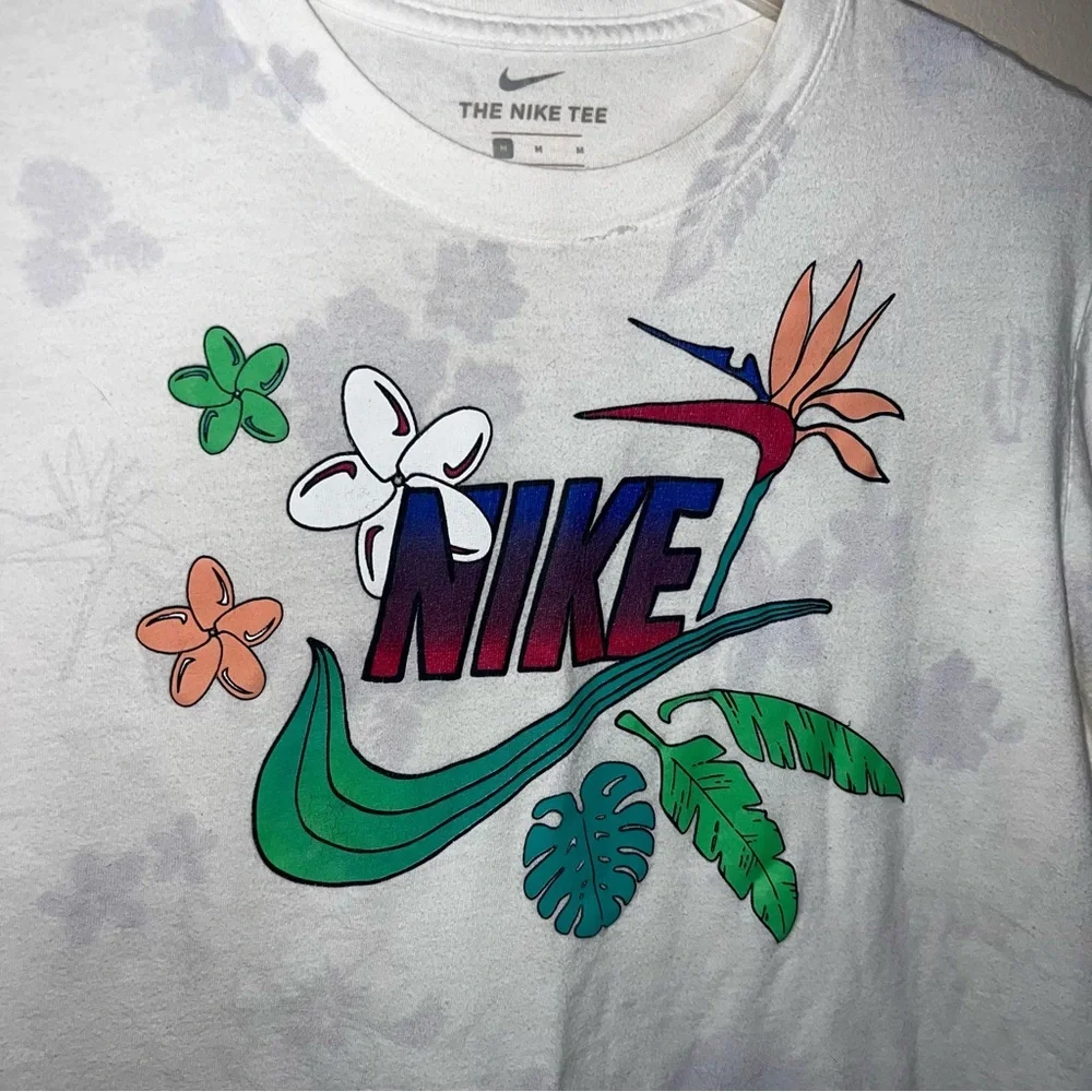 Nike The Nike Tee Paradise Plant T-shirt Size Medium
